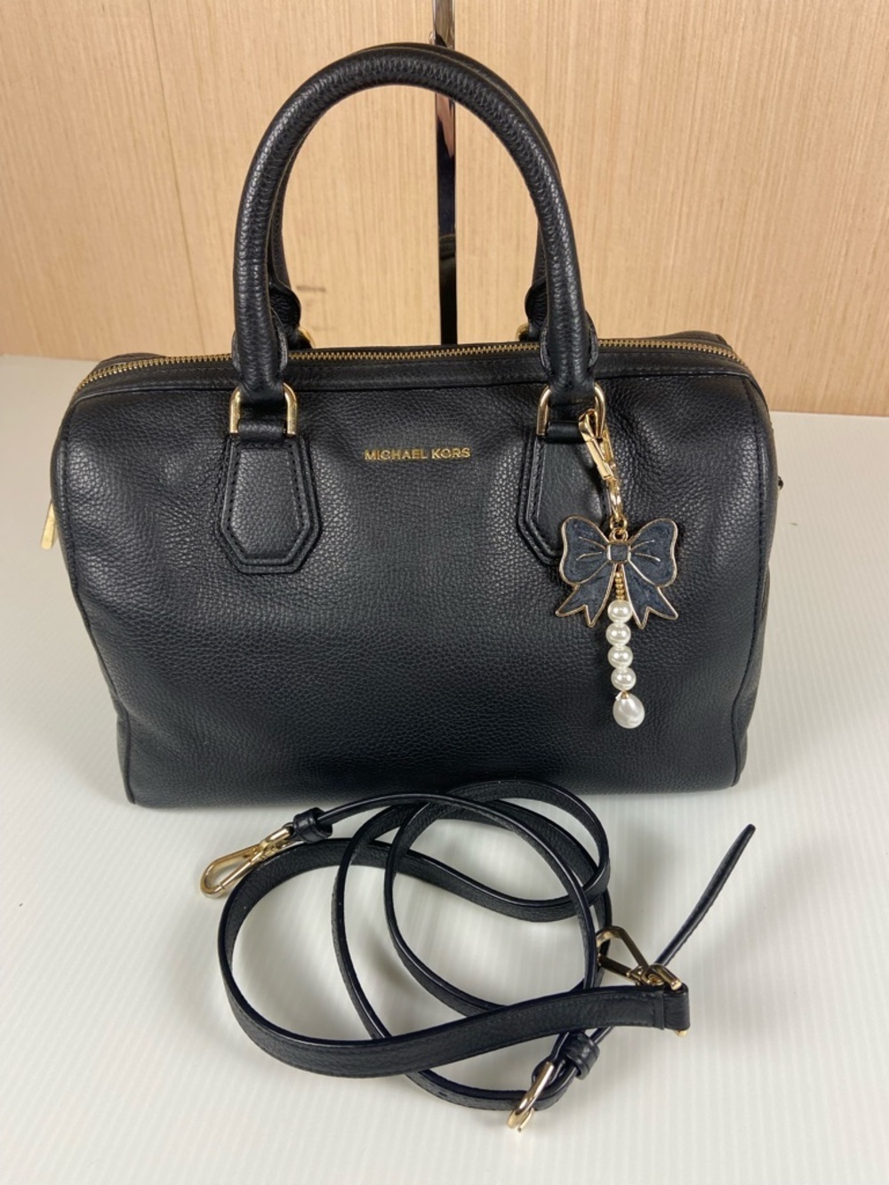 Michael Kors Black Pebbled Leather Satchel Crossbody Bag Gold Zip Medium